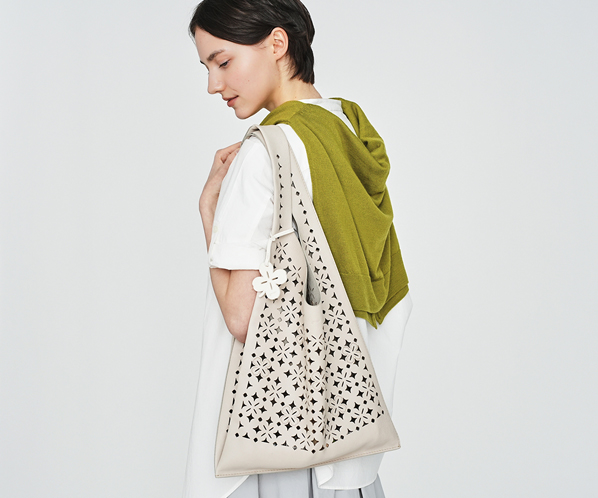 クアドリフォリオ 大 詳細画像 サンドベージュ 20