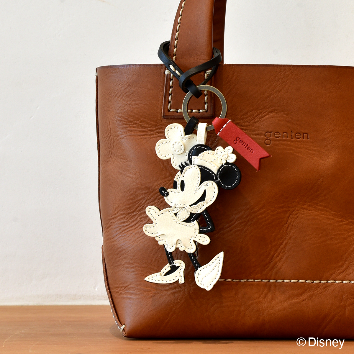 Disneyキャラクターの 「ワクワクチャーム」｜革財布、バッグのgenten 