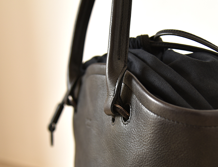 新しくなった季節限定のかごバッグ「ナヴォーナⅢ」｜革財布、バッグの 